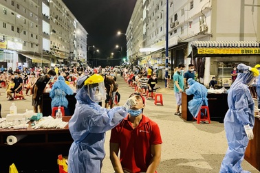 Bình Dương: Lấy mẫu xét nghiệm 1,8 triệu người, khử khuẩn diện rộng