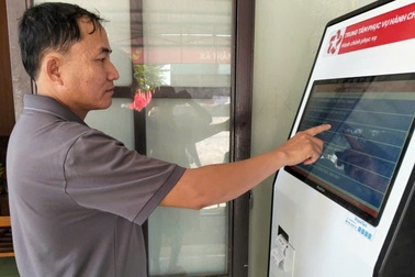 10 người có mặt làm thủ tục hành chính nhưng bấm số thứ tự đến 42