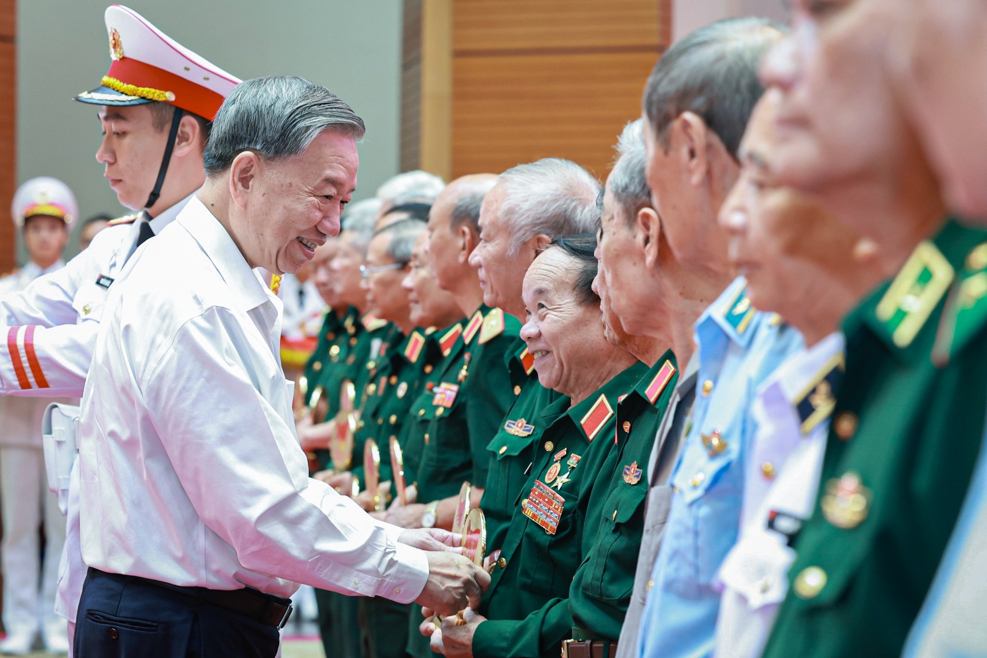 Tổng Bí thư Tô Lâm gặp mặt, thăm hỏi đại biểu có công với cách mạng - 11 Tổng Bí thư Tô Lâm gặp mặt, thăm hỏi đại biểu có công với cách mạng - 11