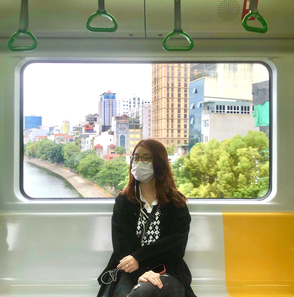 Giới trẻ tìm ra nhiều góc chụp ảnh sống ảo khi đi tàu điện mới ở Hà Nội - 8