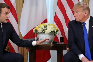 Không khí căng thẳng trong cuộc gặp giữa ông Trump và Tổng thống Pháp