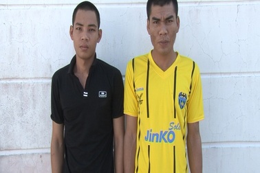 Hai thanh niên dùng hung khí cướp tài sản của nhà dân giữa đồng