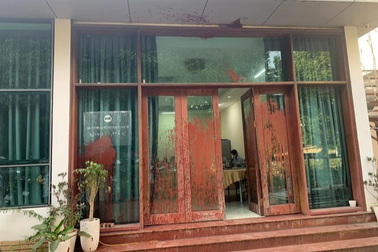 Công ty, nhà hàng... ở Hà Nội bị khủng bố bằng mắm tôm, dầu luyn