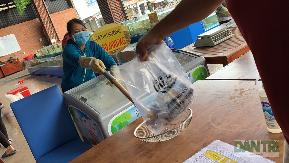 Đi chợ hải sản thời Covid-19 - 7