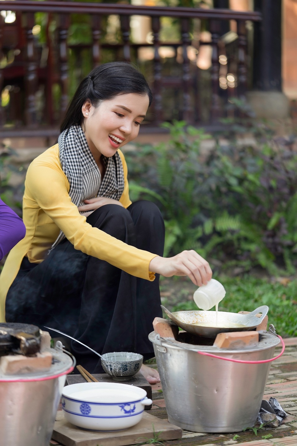 Hoa khôi Huỳnh Thúy Vi dịu dàng với vị ngọt bánh, trái miền Tây - 5 Hoa khôi Huỳnh Thúy Vi dịu dàng với vị ngọt bánh, trái miền Tây - 5