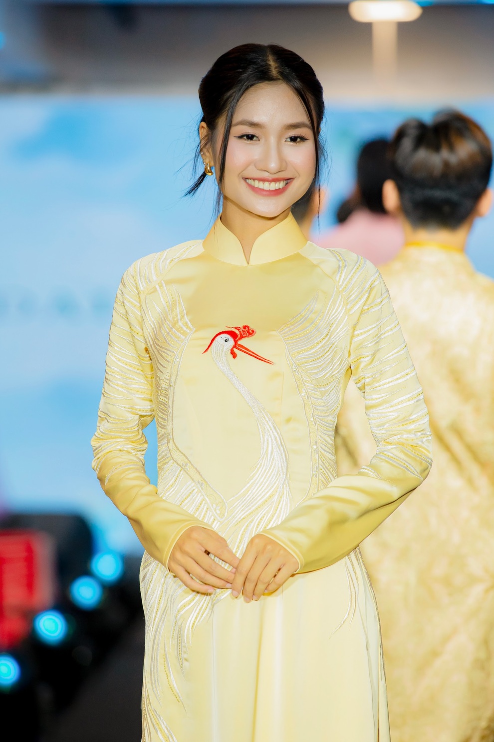 Nguyễn Thanh Hà duyên dáng trình diễn áo dài sau nhiệm kỳ hoa hậu - 1 Nguyễn Thanh Hà duyên dáng trình diễn áo dài sau nhiệm kỳ hoa hậu - 1
