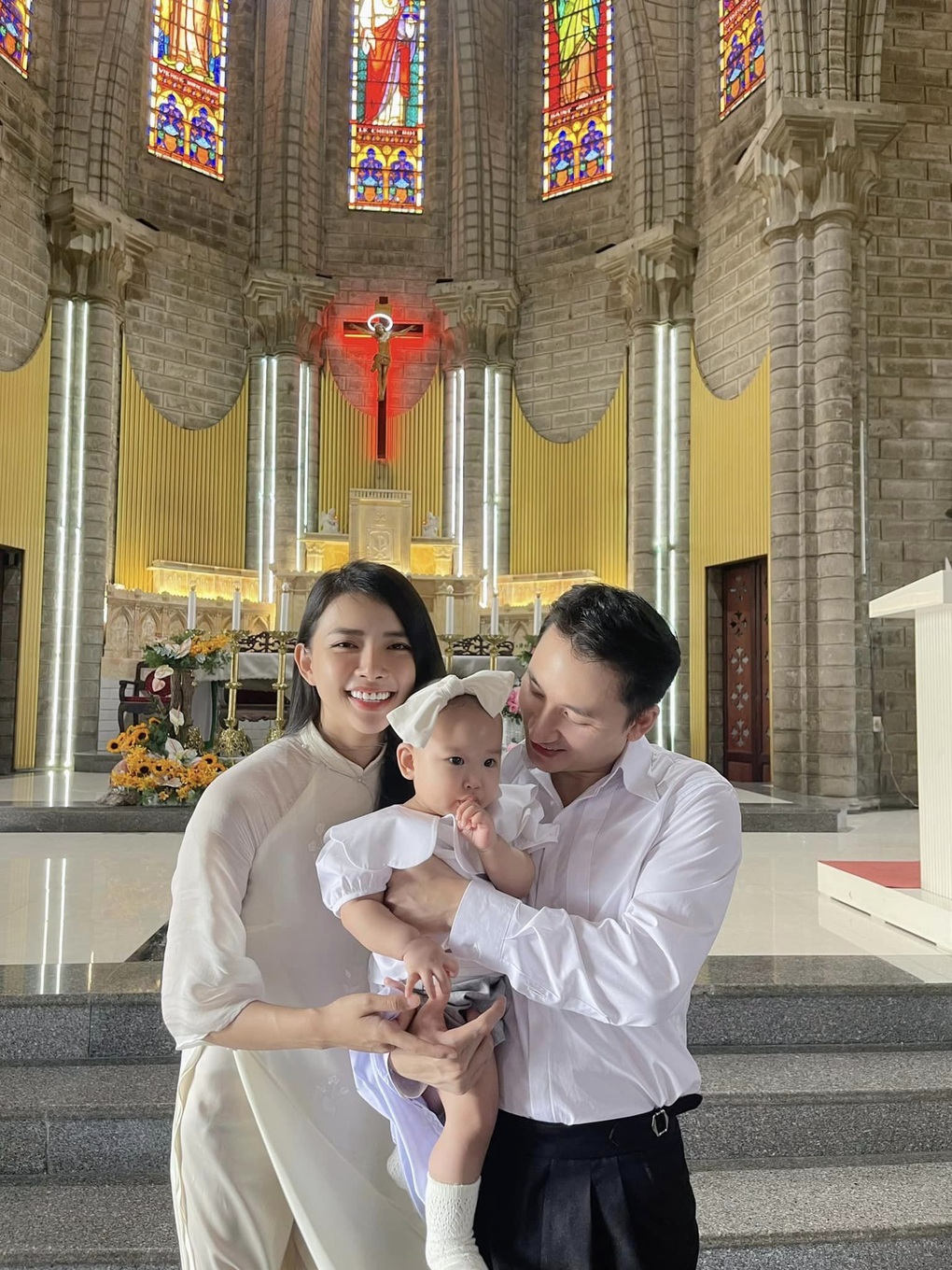 Phan Mạnh Quỳnh lấy vợ hot girl: Xây nhà 3 tầng cho vợ, khéo léo chăm con - 4 Phan Mạnh Quỳnh lấy vợ hot girl: Xây nhà 3 tầng cho vợ, khéo léo chăm con - 4