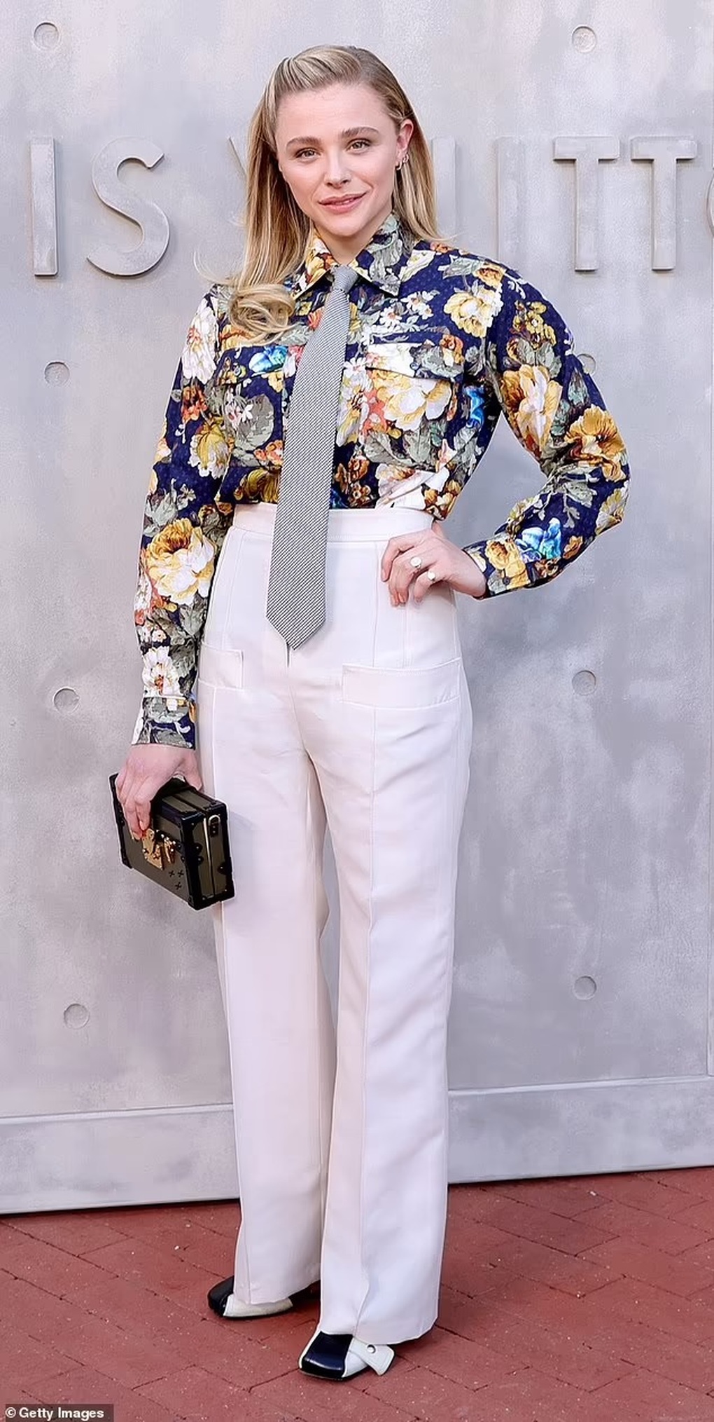 Chloë Grace Moretz sống ẩn dật chỉ vì một bức ảnh giễu cợt ngoại hình - 4 Chloë Grace Moretz sống ẩn dật chỉ vì một bức ảnh giễu cợt ngoại hình - 4