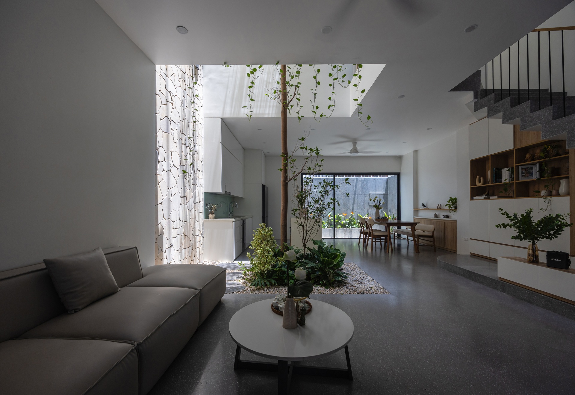 Nhà 90m2 của gia đình ở Hà Nội gắn kết thiên nhiên nhờ thiết kế lạ - 4 Nhà 90m2 của gia đình ở Hà Nội gắn kết thiên nhiên nhờ thiết kế lạ - 4