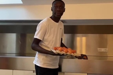 Khabane "Khaby" Lame nổi tiếng với loạt video hài trên TikTok