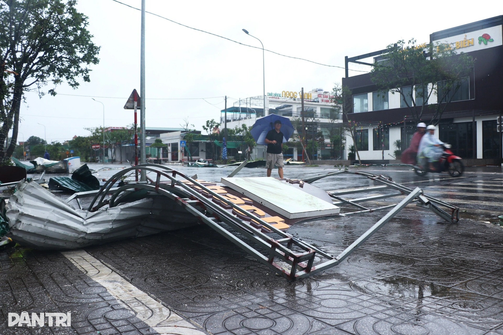 Gió bão Kajiki khiến chủ nhà hàng ở Cửa Lò trắng tay - 6 Gió bão Kajiki khiến chủ nhà hàng ở Cửa Lò trắng tay - 6