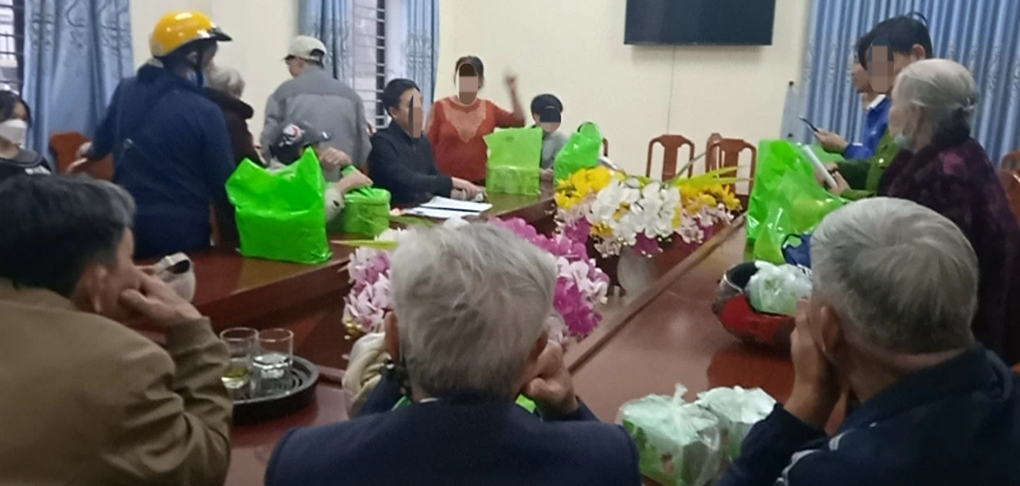 Hàng trăm cụ già mắc bẫy du lịch 0 đồng - 3 Hàng trăm cụ già mắc bẫy du lịch 0 đồng - 3