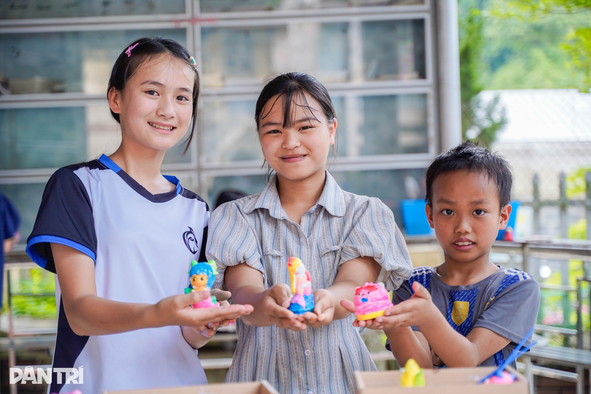 Dân trí đưa chuyên gia lên bản xa tập huấn chống đuối nước cho 200 cô trò - 17