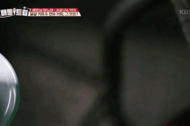 Dàn dancer của Blackpink thích thú "khoe" ảnh uống cà phê Việt Nam