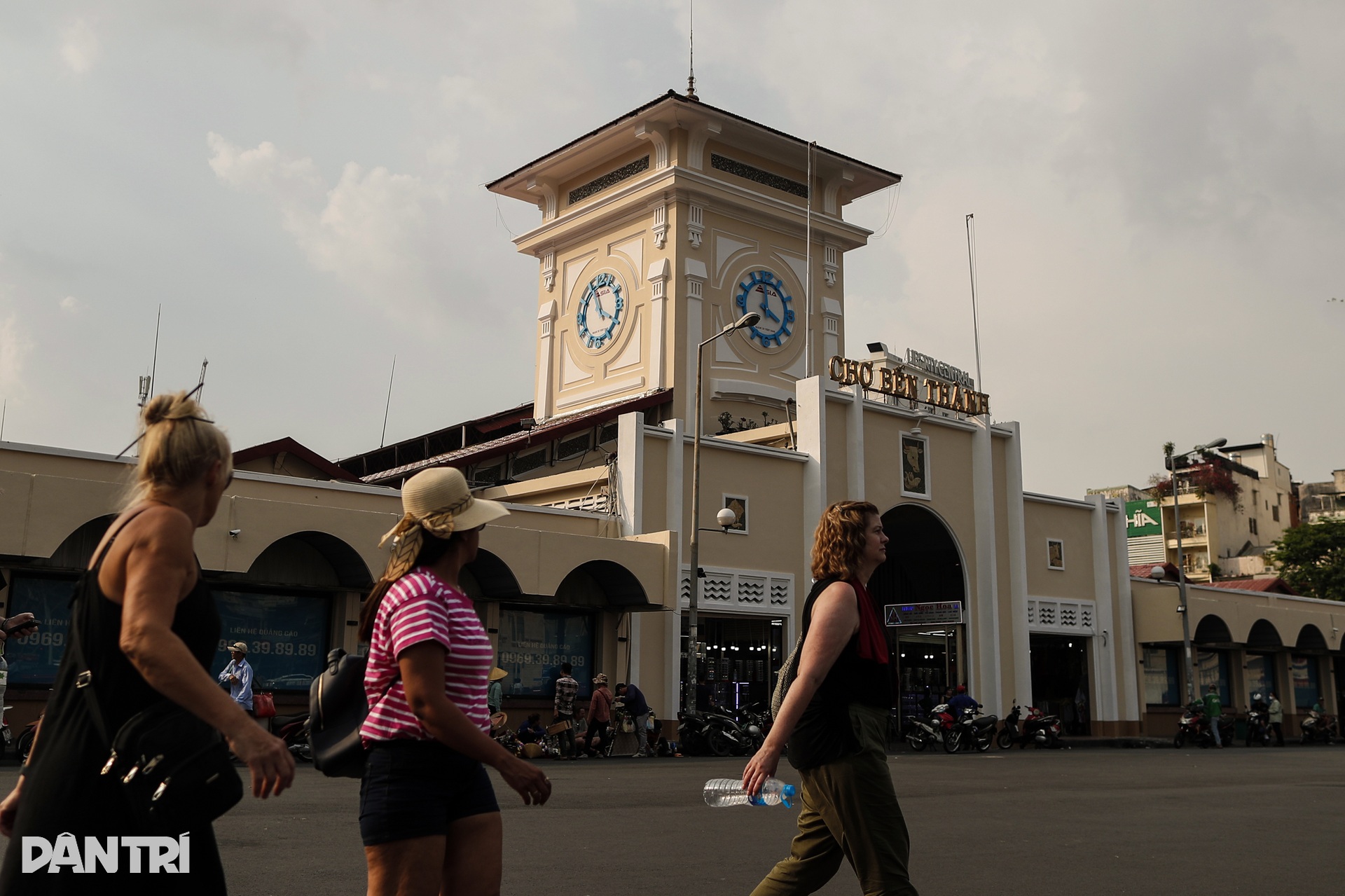 Chợ Bến Thành thay áo mới, trở thành điểm check-in thu hút khách ở TPHCM - 13 Chợ Bến Thành thay áo mới, trở thành điểm check-in thu hút khách ở TPHCM - 13