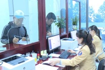 Người dân đi 300km để đổi giấy phép lái xe, hết giờ CSGT vẫn tiếp nhận
