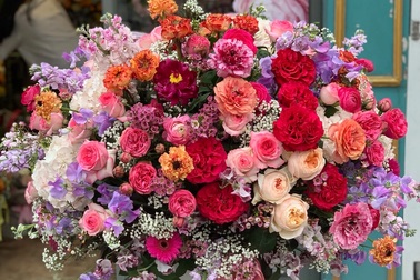 Những bình hoa "khủng" hàng chục triệu đồng/bình tặng ngày 8/3 có gì đặc biệt?