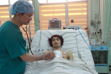 Chàng sinh viên hiếu học khoa báo chí nguy kịch trên giường bệnh