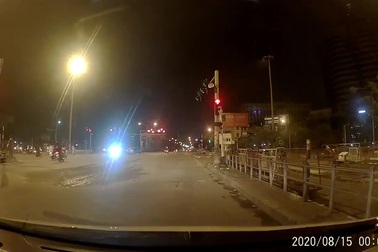 "Dân tổ" phóng xe bạt mạng