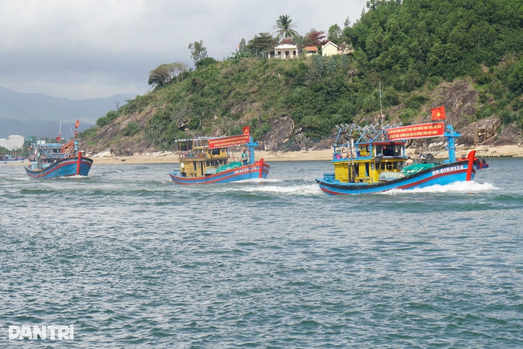 Thợ lặn phát hiện thi thể thuyền trưởng tàu cá mắc kẹt trong cabin - 1