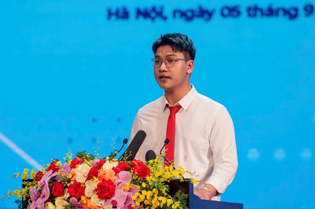Nam sinh gây bất ngờ với bài phát biểu tại lễ khai giảng đặc biệt - 1 Nam sinh gây bất ngờ với bài phát biểu tại lễ khai giảng đặc biệt - 1