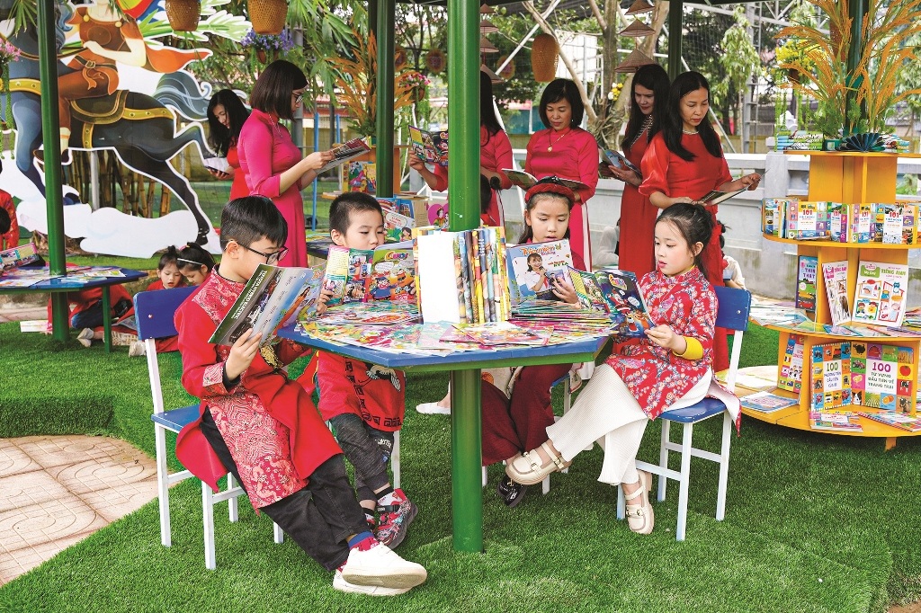 doc sach tro thanh niem yeu thich.jpg doc sach tro thanh niem yeu thich.jpg