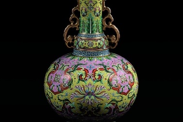 Vẻ đẹp của chiếc bình gốm cổ có giá hơn 64 tỷ đồng