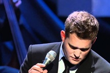 Nam danh ca nổi tiếng Michael Buble ngưng hát vì con trai bạo bệnh