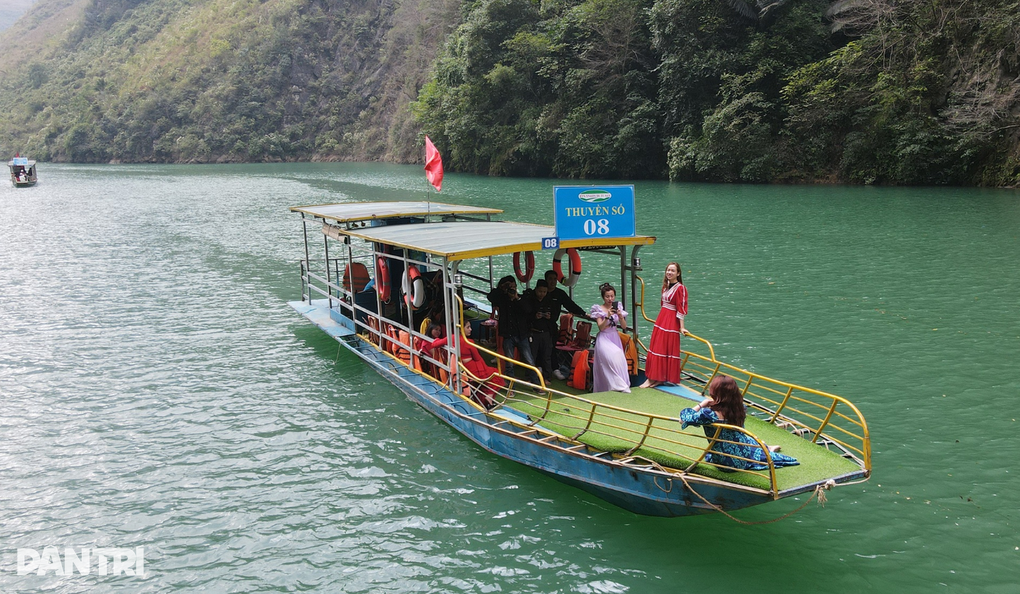 Đường xuống sông Nho Quế vẫn sạt lở: Tour thuyền tạm dừng, khách tiếc nuối - 1 Đường xuống sông Nho Quế vẫn sạt lở: Tour thuyền tạm dừng, khách tiếc nuối - 1