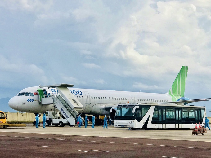 Bamboo Airways đưa đoàn y bác sĩ tiếp viện miền Nam chống dịch và công dân Bình Định hồi hương - Ảnh 5.