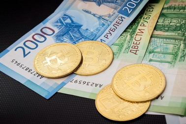 Đồng rúp Nga giảm giá mạnh, hơn 100 rúp mới đổi được 1 USD