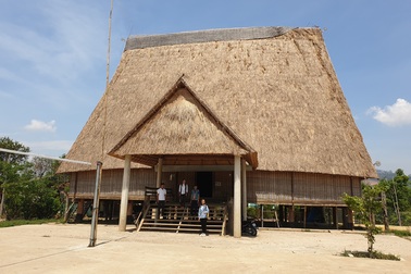 Chiêm ngưỡng nhà rông lớn nhất Tây Nguyên
