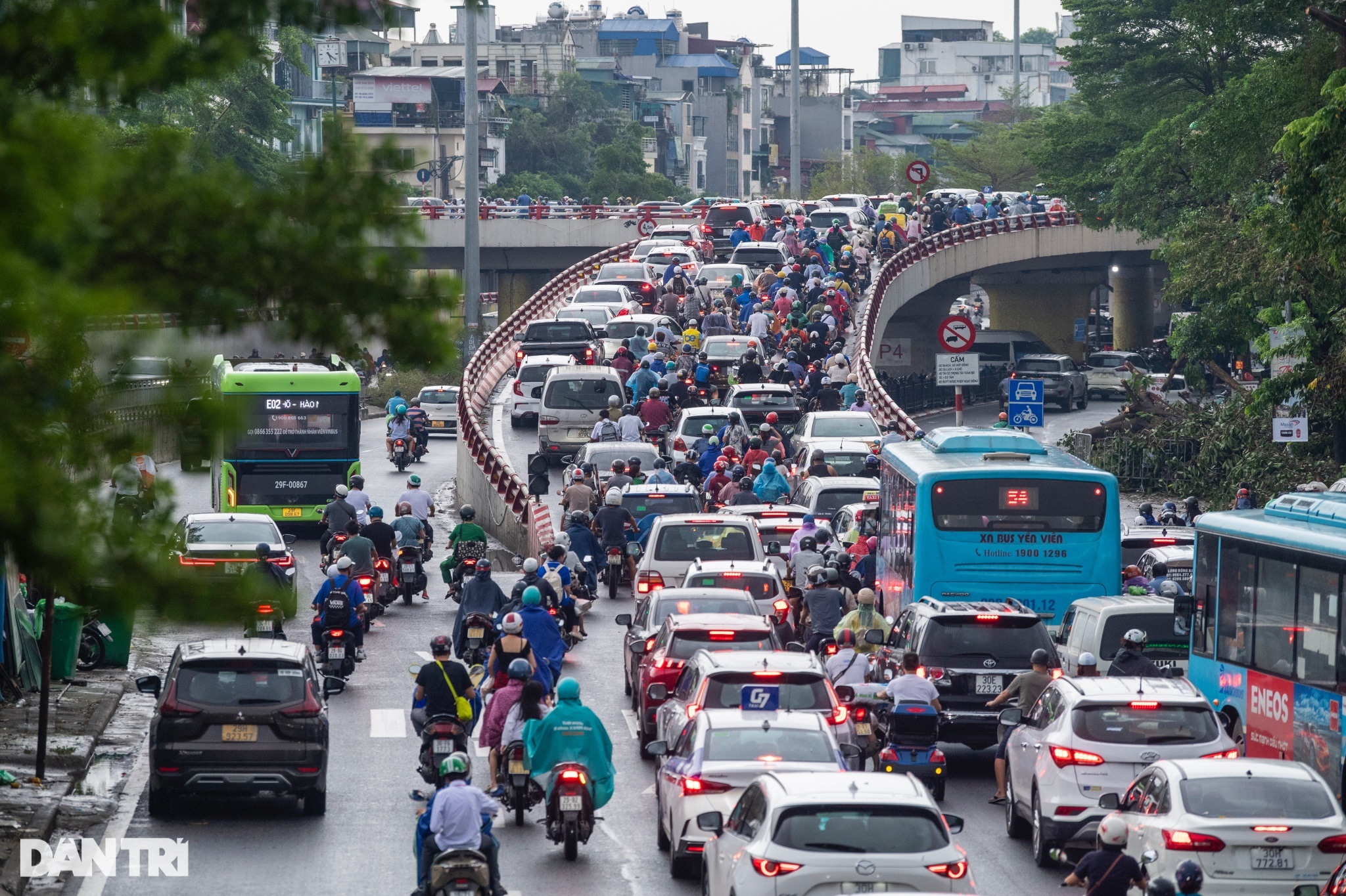 Cấm cầu Long Biên, hàng nghìn phương tiện nối đuôi nhau đi cầu Chương Dương - 5