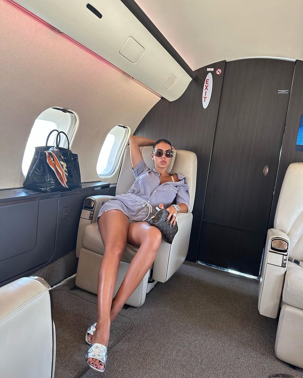 Bạn gái Ronaldo gây tranh cãi khi trở thành nàng thơ của nhà mốt lớn - 6 Bạn gái Ronaldo gây tranh cãi khi trở thành nàng thơ của nhà mốt lớn - 6