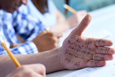 Chiêu trò gian lận thi cử và cái giá của điểm số ảo