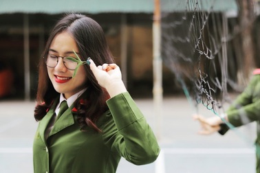 Nữ thủ khoa ĐH Phòng cháy Chữa cháy được kết nạp Đảng trên giảng đường