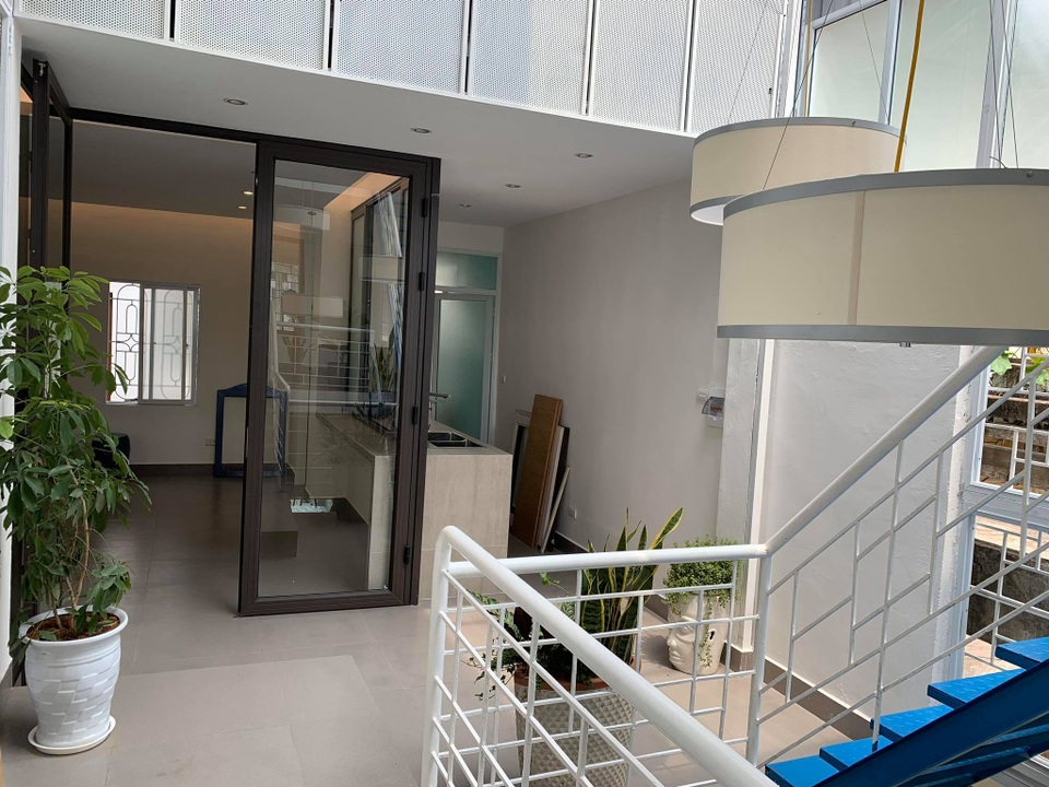 Cô gái biến hình cho ngôi nhà cũ trên phố cổ Hà Nội chỉ với 250 triệu - 2 Cô gái biến hình cho ngôi nhà cũ trên phố cổ Hà Nội chỉ với 250 triệu - 2