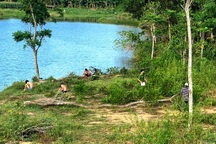 Đi câu cá trong lúc giãn cách, 4 người bị phạt 8 triệu đồng