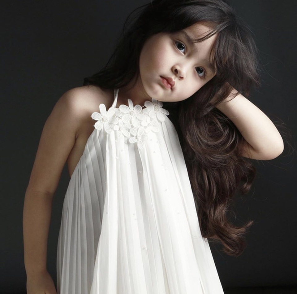 Fascinated by the angelic beauty of the daughter of the "most beautiful woman in the Philippines" - 18