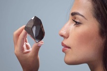 Viên kim cương đen quý hiếm được mua bằng tiền điện tử