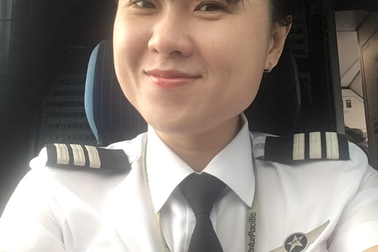 Nữ sinh ngữ văn khổ luyện trở thành cơ trưởng lái máy bay Jetstar