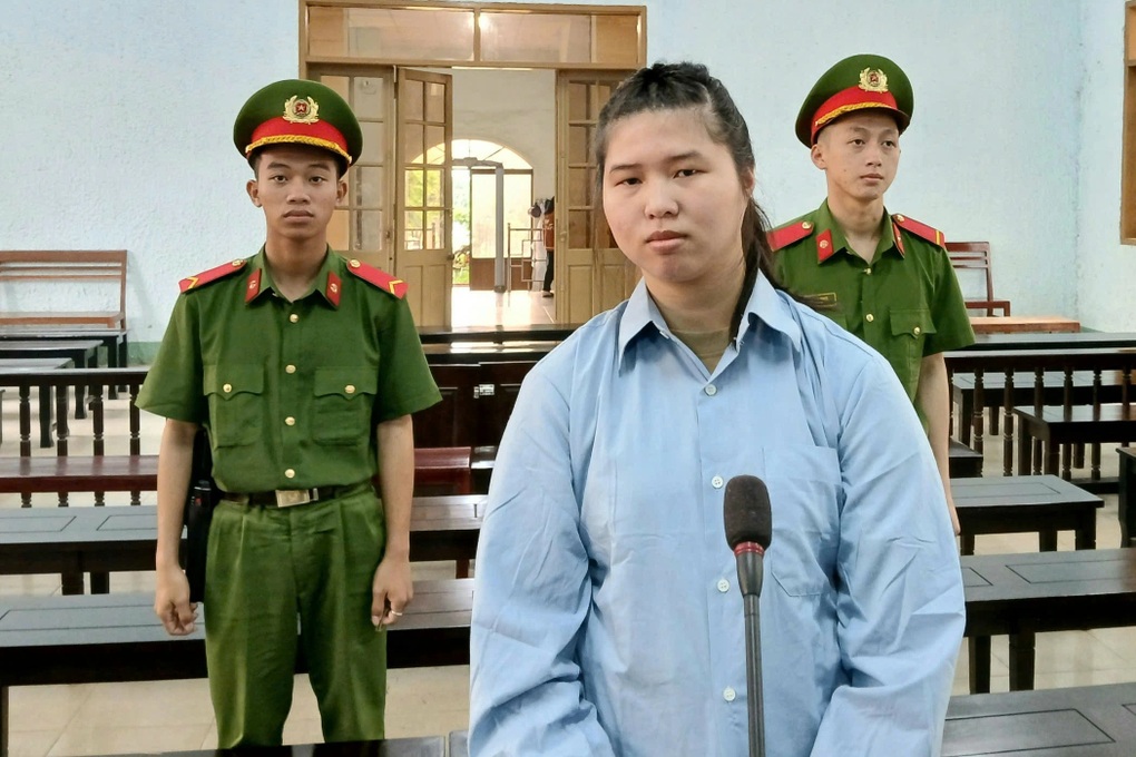 Bạo hành bé trai tử vong, cô gái lĩnh án 8 năm tù - 1 Bạo hành bé trai tử vong, cô gái lĩnh án 8 năm tù - 1
