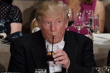 Ông Donald Trump có nguy cơ gì khi uống tới 12 lon nước ngọt mỗi ngày?