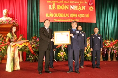 Thanh tra Sở GTVT Hà Nội đón nhận Huân chương Lao động hạng Nhì