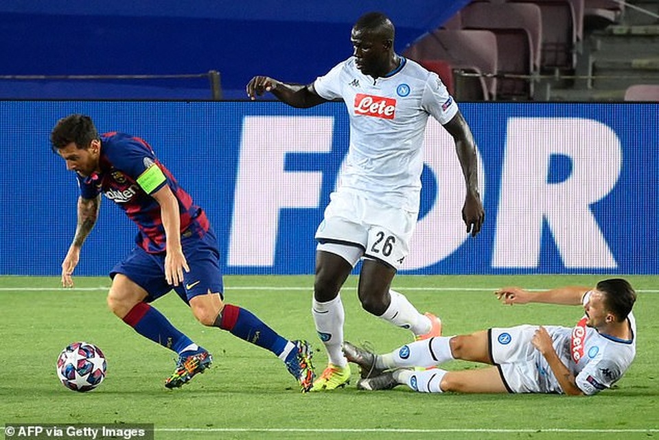 Messi rực sáng, Barcelona hạ Napoli và tiến vào tứ kết Champions League - 5 Messi rực sáng, Barcelona hạ Napoli và tiến vào tứ kết Champions League - 5