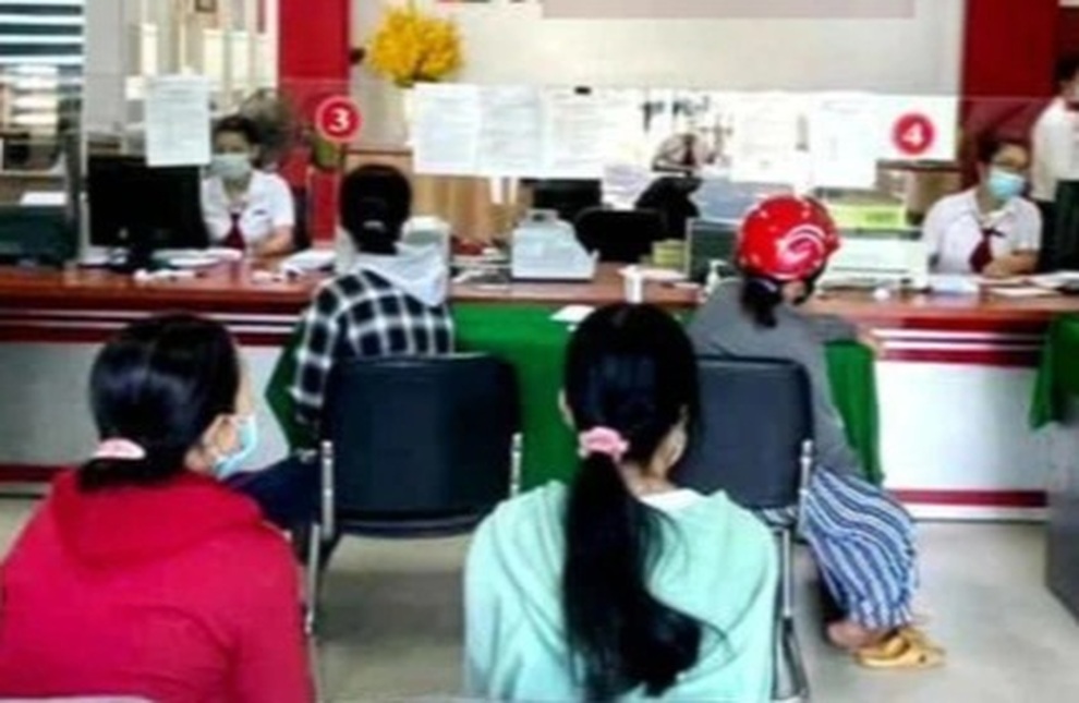 Người đàn ông dừng ngay giao dịch lạ sau câu nói của nhân viên ngân hàng - 1 Người đàn ông dừng ngay giao dịch lạ sau câu nói của nhân viên ngân hàng - 1