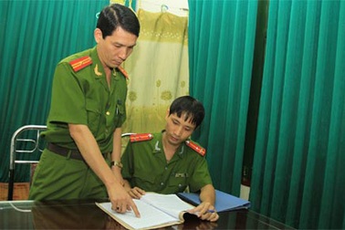 Dẫu thương tích cũng không buông tay bắt tội phạm ma túy