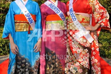 Các người đẹp “khoe sắc” trong trang phục Kimono