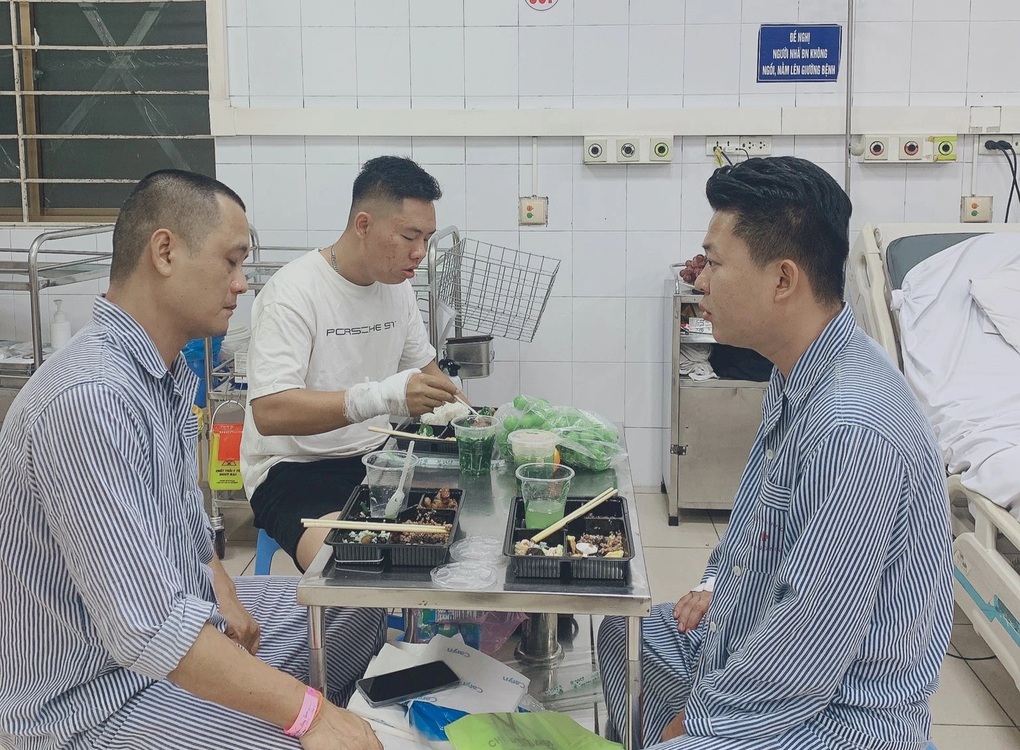 Vụ lật tàu Hạ Long: Hành khách sống sót kỳ diệu kể 3 tiếng ôm ghế gỗ - 2 Vụ lật tàu Hạ Long: Hành khách sống sót kỳ diệu kể 3 tiếng ôm ghế gỗ - 2