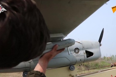 Nga tung video UAV chiến thuật ném hỏa lực vào mục tiêu Ukraine